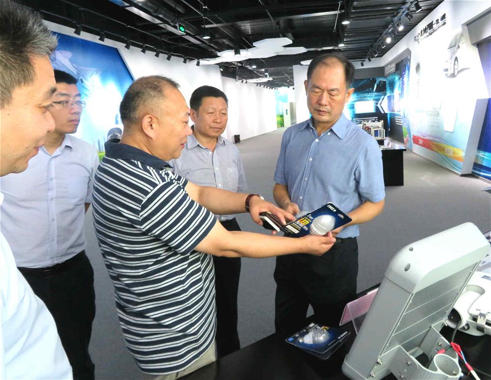 史同偉董事長到山東天岳晶體材料有限公司調(diào)研