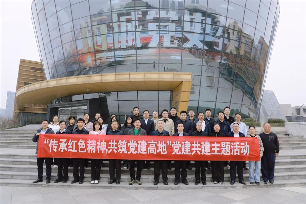 市國資委黨建與統(tǒng)戰(zhàn)工作處、宣傳與群團工作處與產(chǎn)發(fā)集團聯(lián)合開展“黨建共建”志愿植樹活動